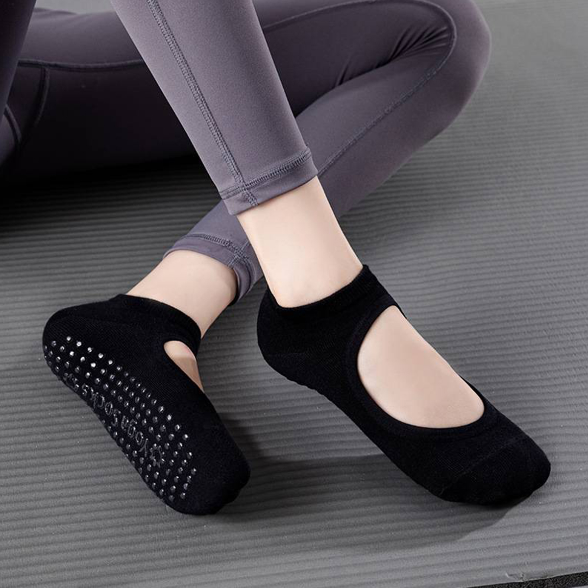 Non-Slip Yoga Socks for Women  - Yoga & Fitness With Denise recension och pris