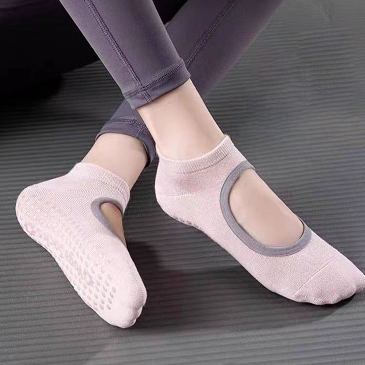Non-Slip Yoga Socks for Women  - Yoga & Fitness With Denise recension och pris